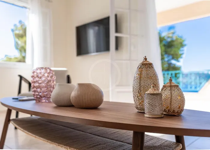 Ariadni Appartement *