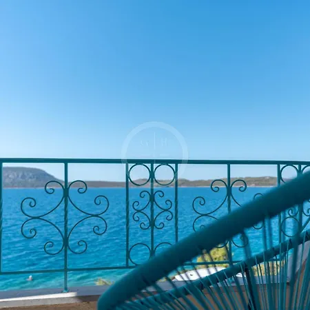 Ariadni Apartment *