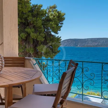 Ariadni Apartment *